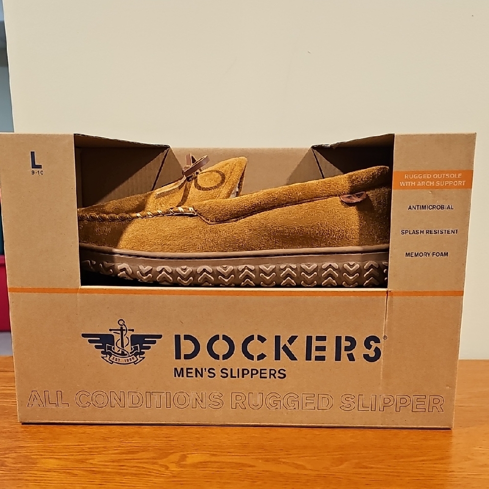 Dockers Men's Tan Rugged Slippers